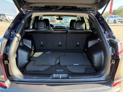 Used 2021 Jeep Cherokee Latitude Lux w/ Comfort/Convenience Group AWD/4WD image 13