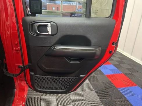 Used 2024 Jeep Wrangler Sahara image 16