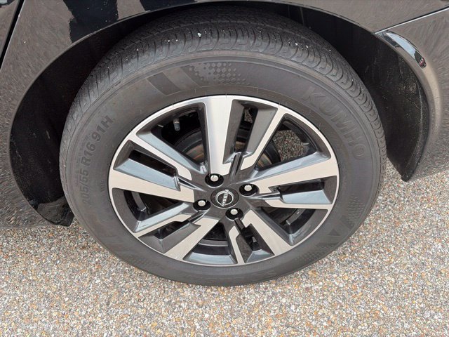 Used 2025 Nissan Versa SV FWD image 12