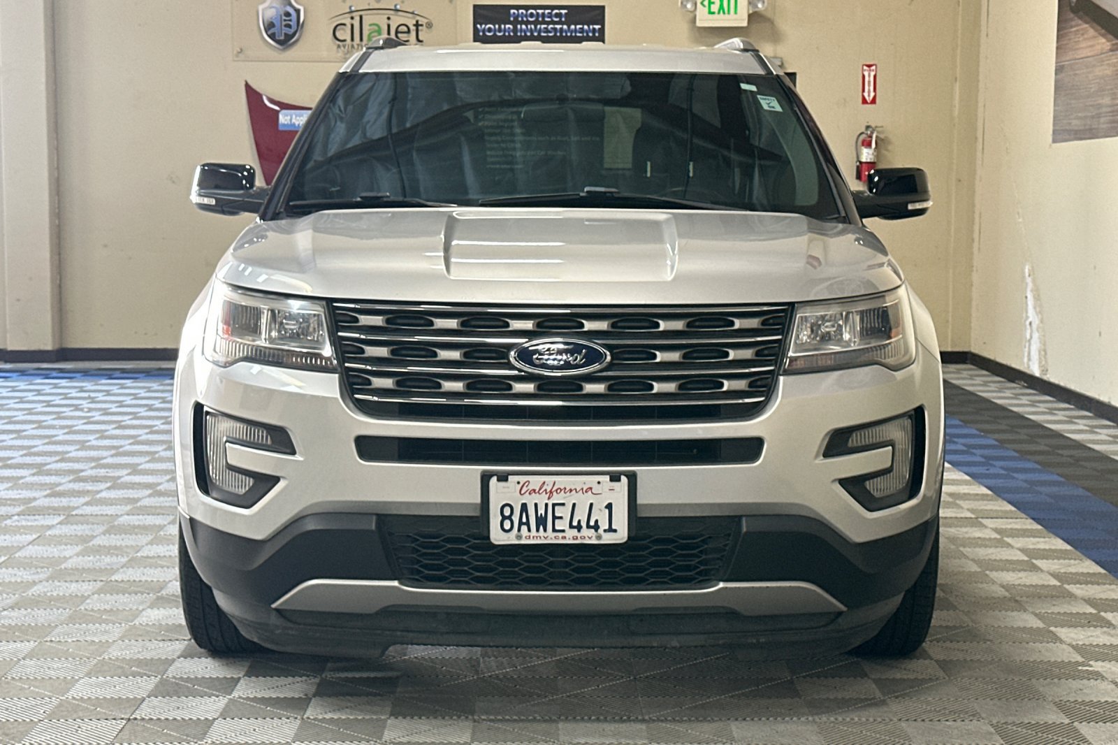 Used 2017 Ford Explorer XLT FWD image 9