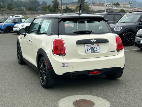 Used 2016 MINI Cooper 2-Door Hardtop image 3