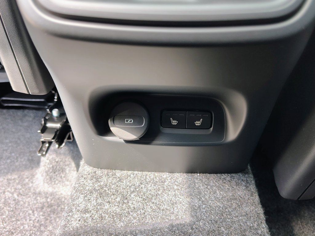 New 2026 Volvo XC40 B5 Ultra w/ Climate Package AWD/4WD image 27