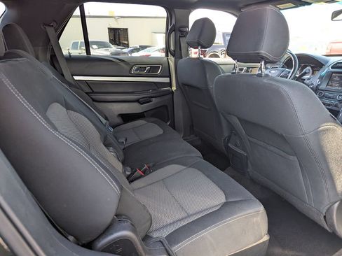 Used 2016 Ford Explorer XLT w/ Equipment Group 201A AWD/4WD image 33