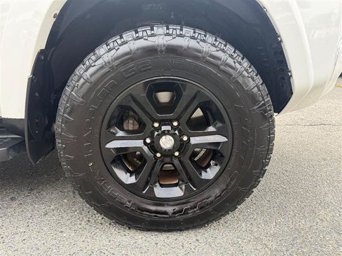 Used 2019 Toyota 4Runner SR5 AWD/4WD image 11