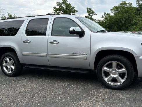 Used 2014 Chevrolet Suburban LS w/ All-Star Edition AWD/4WD image 12