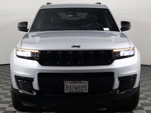 Used 2022 Jeep Grand Cherokee L Laredo image 2