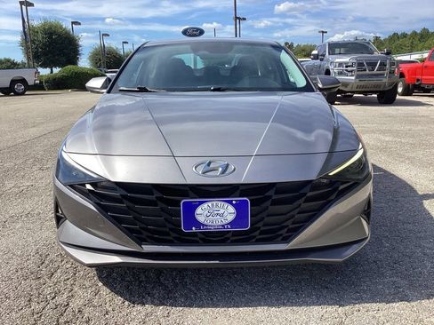 Used 2023 Hyundai Elantra SE FWD image 2