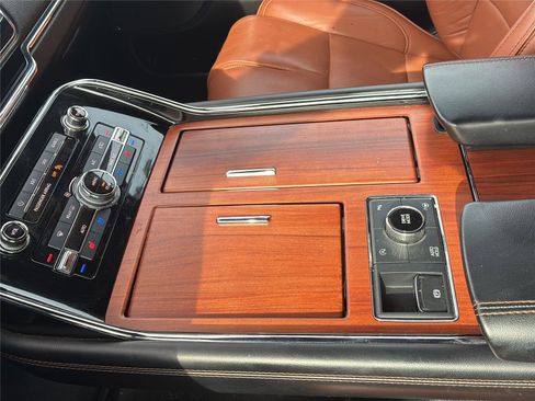 Used 2019 Lincoln Navigator Reserve image 13