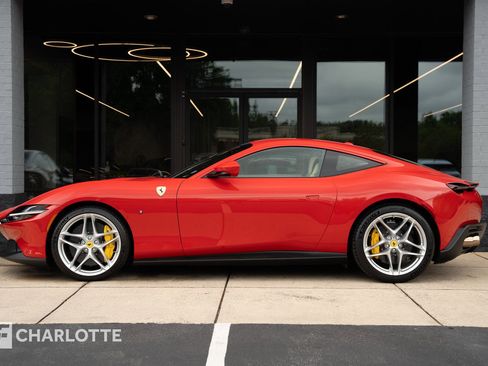 Used 2022 Ferrari Roma RWD image 9