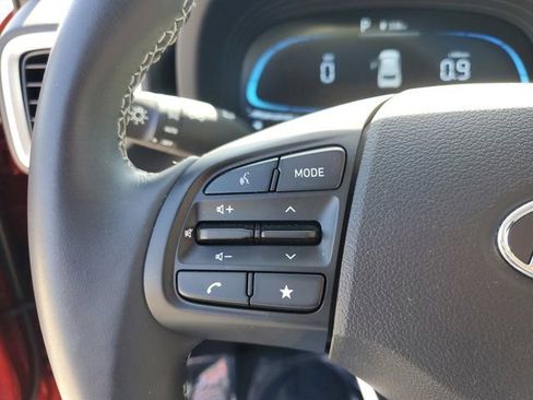 Certified 2025 Hyundai Venue SEL image 18