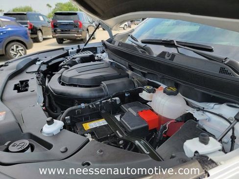 Used 2024 Chevrolet Traverse RS w/ LPO, Floor Liner Package FWD image 35