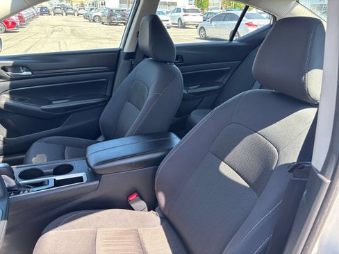Used 2025 Nissan Altima 2.5 SV FWD image 27