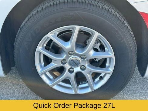 Used 2024 Chrysler Pacifica Touring-L image 6