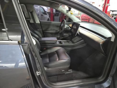 Used 2022 Tesla Model Y Performance image 12