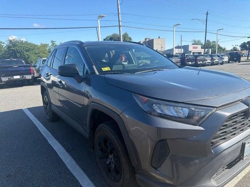 Used 2021 Toyota RAV4 LE AWD/4WD image 3