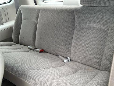 Used 2005 Chrysler Town & Country FWD image 16