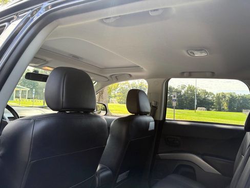 Used 2007 Mitsubishi Outlander XLS image 24