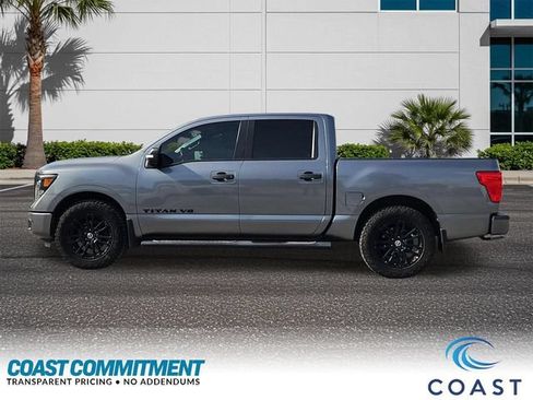 Used 2018 Nissan Titan SV w/ SV Convenience Package RWD image 9