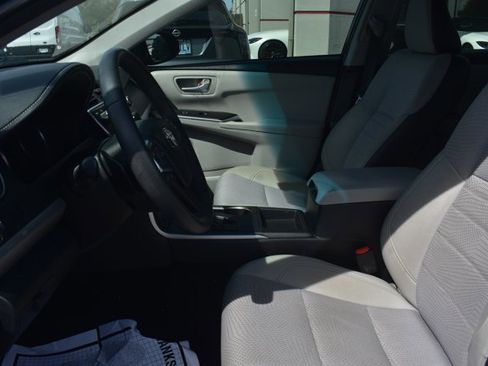 Used 2017 Toyota Camry SE image 15