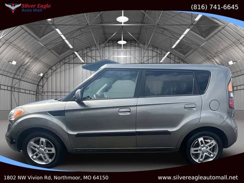 Used 2010 Kia Soul + image 2