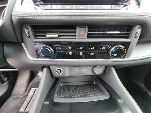 Used 2023 Nissan Rogue S image 23