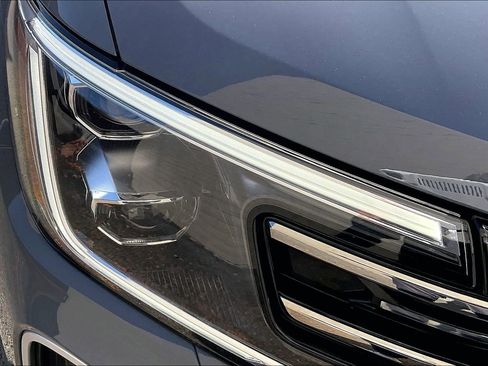 Certified 2025 Volkswagen Atlas SEL image 27