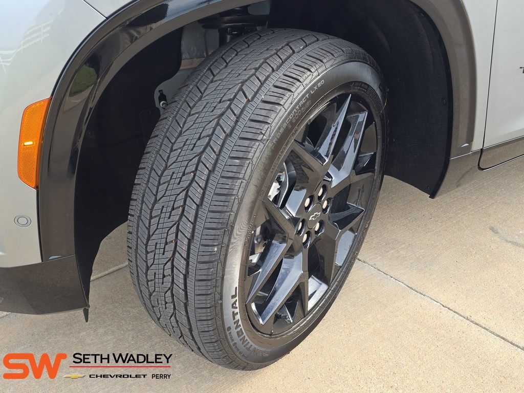 New 2026 Chevrolet Traverse RS w/ LPO, Floor Liner Package AWD/4WD image 32