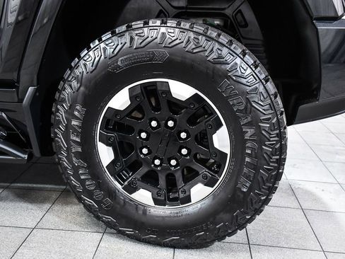 Used 2025 GMC Hummer EV 2X w/ Extreme Off-Road Package AWD/4WD image 8