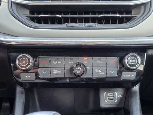 Used 2024 Jeep Compass Limited image 14