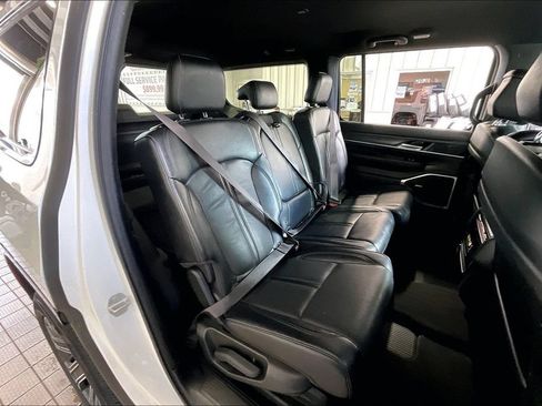 Used 2024 Jeep Wagoneer Series II w/ Flexible Seating Group RWD image 16