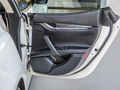 Used 2018 Maserati Ghibli image 54