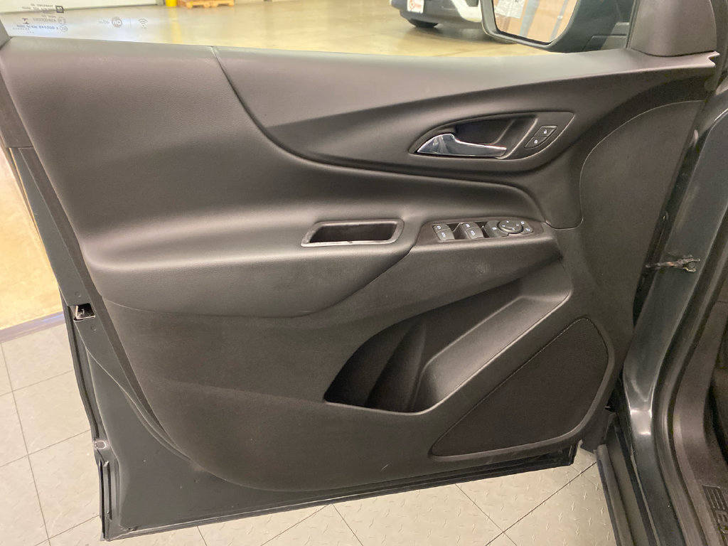 Used 2018 Chevrolet Equinox LT FWD image 12