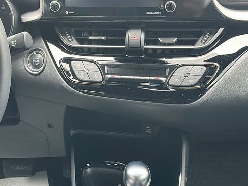 Used 2022 Toyota C-HR XLE image 19