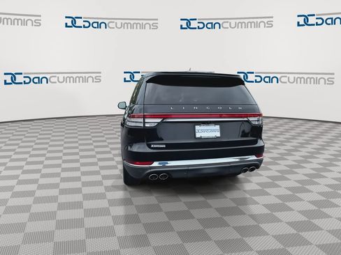 Used 2023 Lincoln Aviator AWD w/ Premium Package image 7