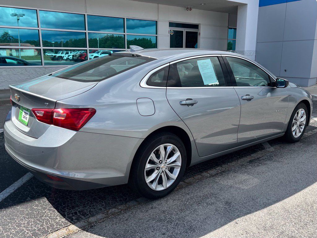 Used 2025 Chevrolet Malibu LT FWD image 4