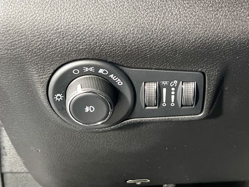 Used 2022 Jeep Compass Latitude w/ Sun and Sound Group AWD/4WD image 10