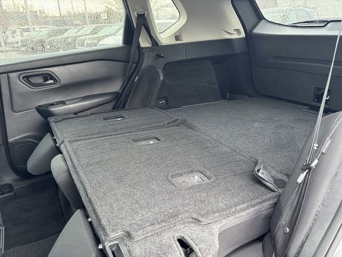 Used 2024 Nissan Rogue S image 28