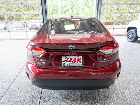Used 2025 Toyota Corolla LE FWD image 3