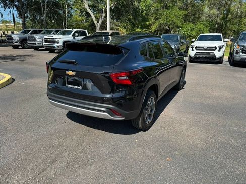 Used 2026 Chevrolet Trax LT FWD image 10