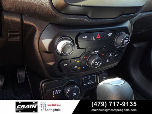 Used 2020 Jeep Renegade Latitude w/ Cold Weather Group AWD/4WD image 19