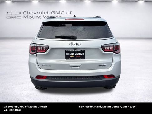 Used 2024 Jeep Compass Latitude AWD/4WD image 4
