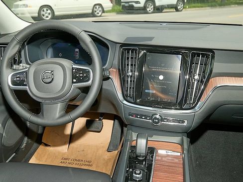 New 2026 Volvo V60 B5 Cross Country Plus w/ Climate Package AWD/4WD image 25