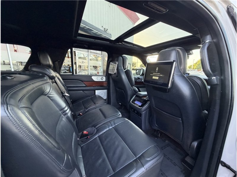 Used 2022 Lincoln Navigator L Reserve AWD/4WD image 29