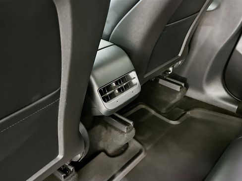 Used 2023 Tesla Model Y Long Range AWD/4WD image 27