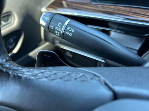 Used 2024 Cadillac Escalade ESV Premium Luxury image 58