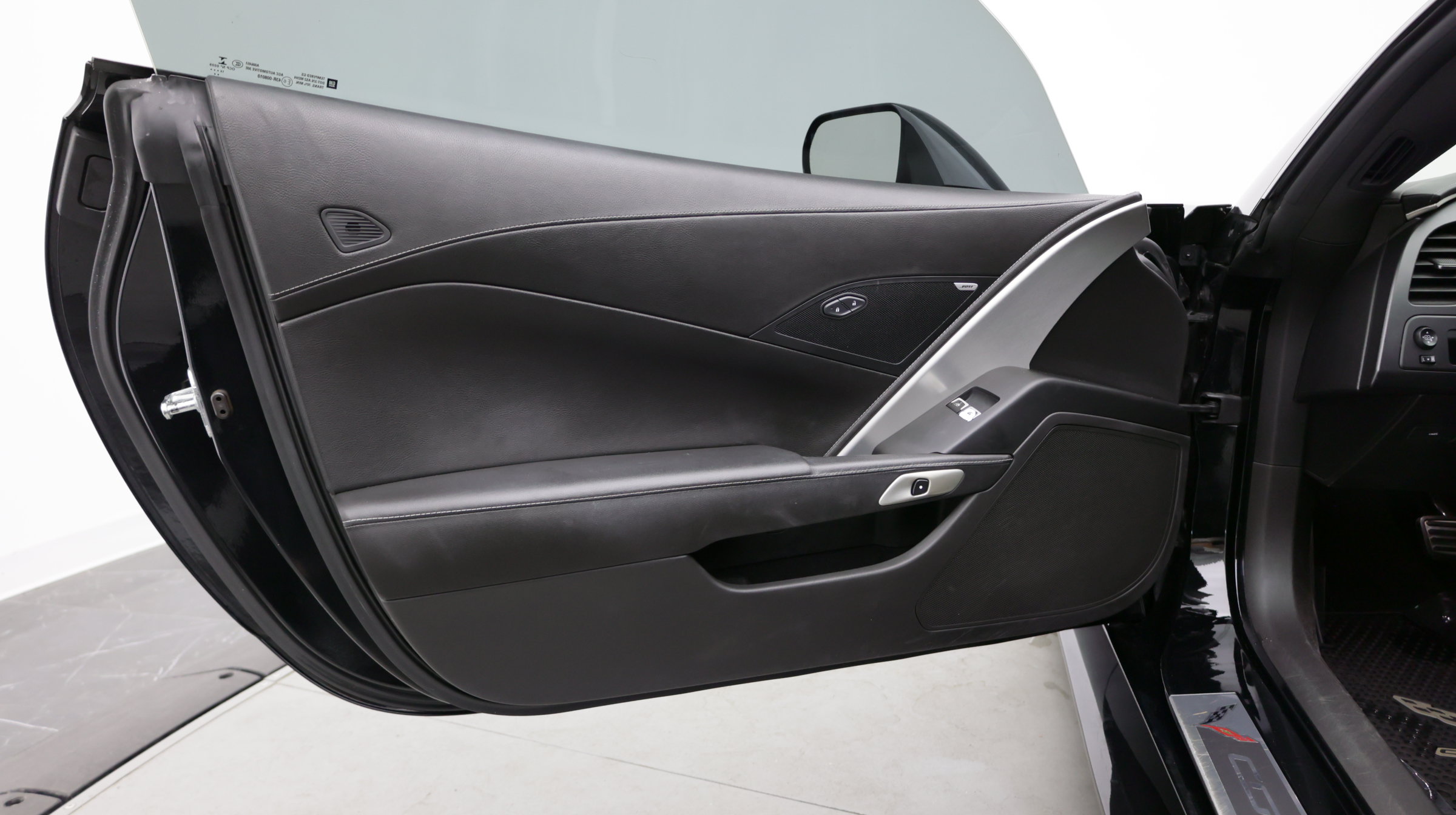 Used 2015 Chevrolet Corvette Stingray Coupe w/ Battery Protection Package RWD image 12