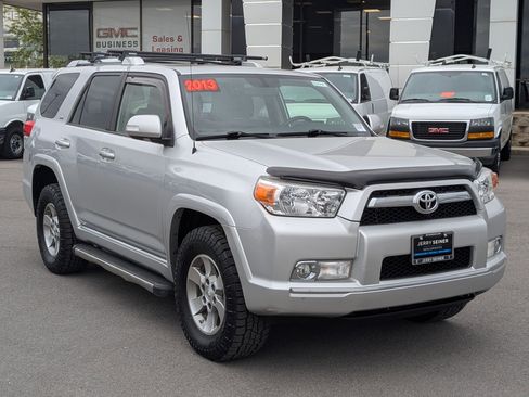 Used 2013 Toyota 4Runner SR5 w/ Convenience Pkg AWD/4WD image 7