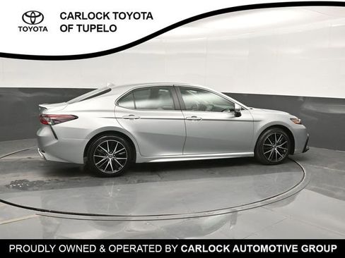 Used 2022 Toyota Camry SE FWD image 4