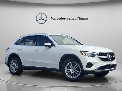 Certified 2025 Mercedes-Benz GLC 300 image 4