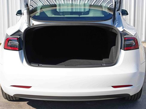 Used 2023 Tesla Model 3 Standard Range image 10